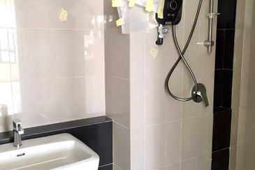 Pandora @ Tropicana Metropark