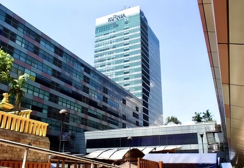 Leisure Commerce Square