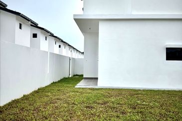 For Sale - Corner Lot Spacious Modern Design @ Anisa, Serenia City
