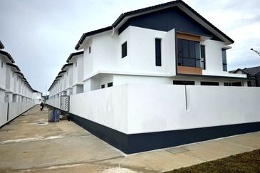 For Sale - Corner Lot Spacious Modern Design @ Anisa, Serenia City