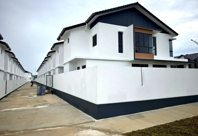 For Sale - Corner Lot Spacious Modern Design @ Anisa, Serenia City