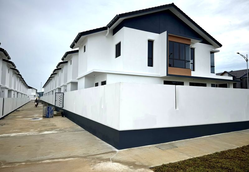 For Sale - Corner Lot Spacious Modern Design @ Anisa, Serenia City