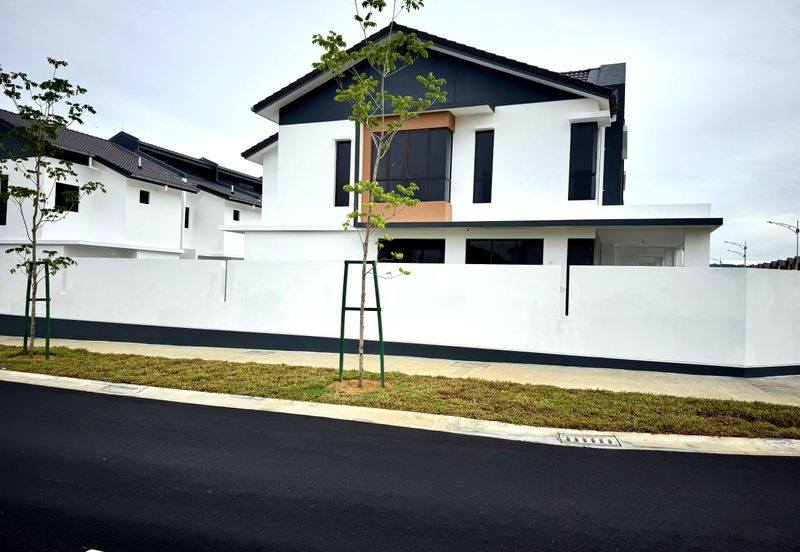 For Sale - Corner Lot Spacious Modern Design @ Anisa, Serenia City