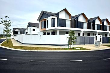 For Sale - Corner Lot Spacious Modern Design @ Anisa, Serenia City