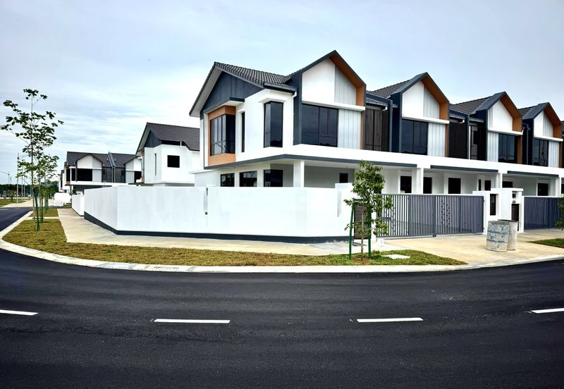 For Sale - Corner Lot Spacious Modern Design @ Anisa, Serenia City