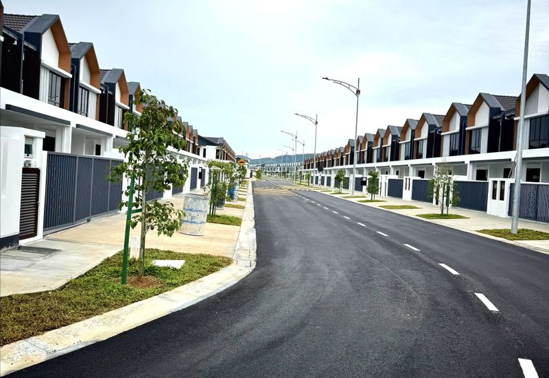 For Sale - Corner Lot Spacious Modern Design @ Anisa, Serenia City