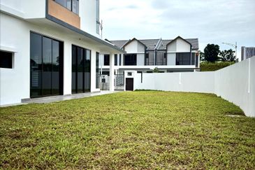 For Sale - Corner Lot Spacious Modern Design @ Anisa, Serenia City