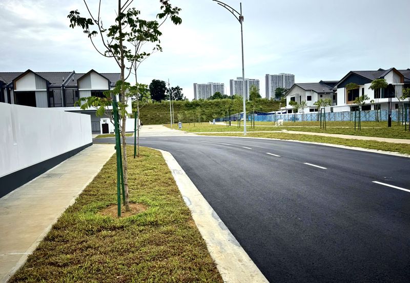 For Sale - Corner Lot Spacious Modern Design @ Anisa, Serenia City