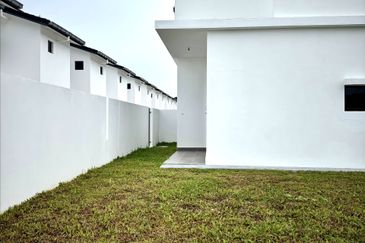 For Sale - Corner Lot Spacious Modern Design @ Anisa, Serenia City