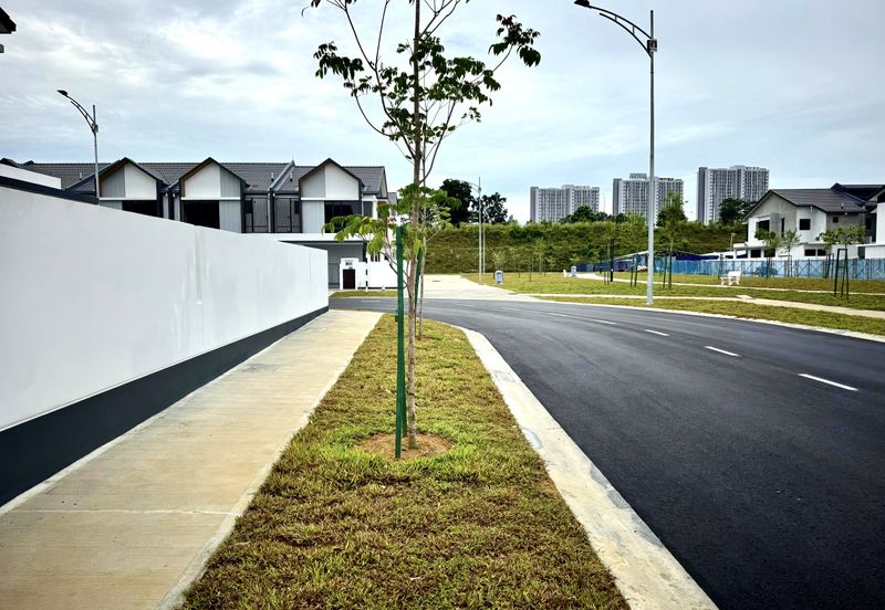 For Sale - Corner Lot Spacious Modern Design @ Anisa, Serenia City