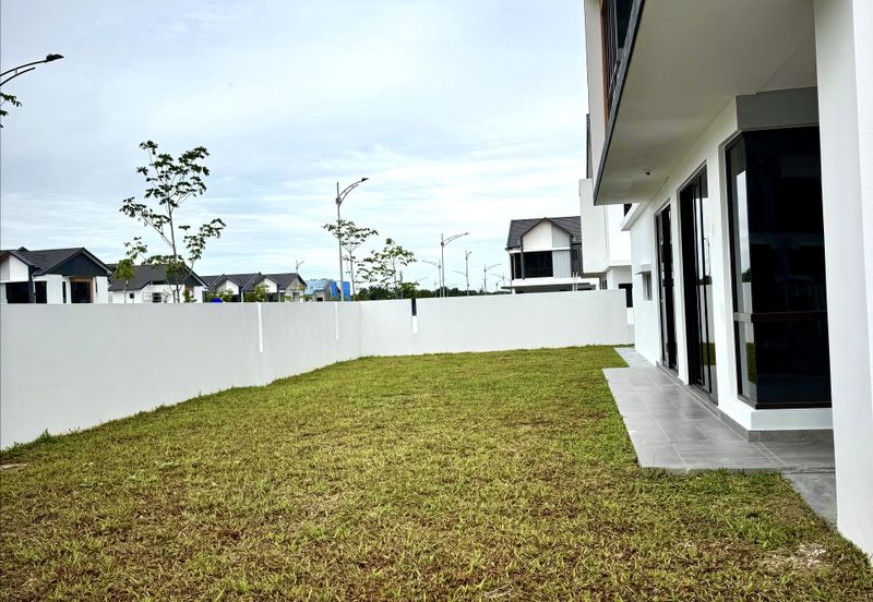 For Sale - Corner Lot Spacious Modern Design @ Anisa, Serenia City