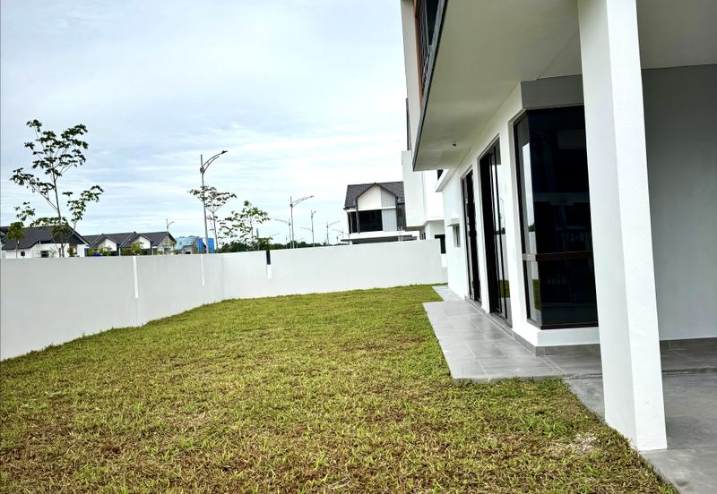 For Sale - Corner Lot Spacious Modern Design @ Anisa, Serenia City