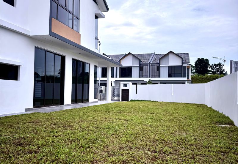 For Sale - Corner Lot Spacious Modern Design @ Anisa, Serenia City