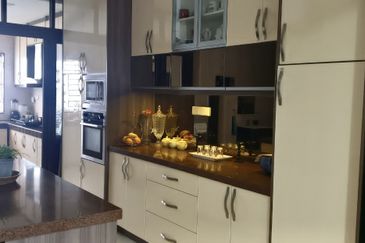 For Sale - Lake View 2.5 Storey Super Link, USJ Heights 