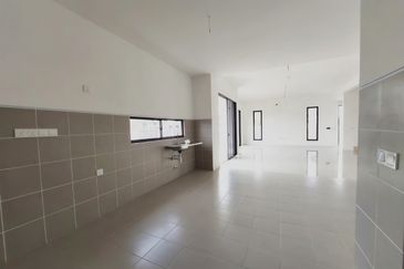 For Sale: Spacious Double Storey Corner Lot House @ Serenia Anira, Sepang