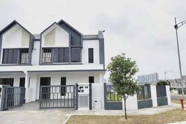 For Sale: Spacious Double Storey Corner Lot House @ Serenia Anira, Sepang