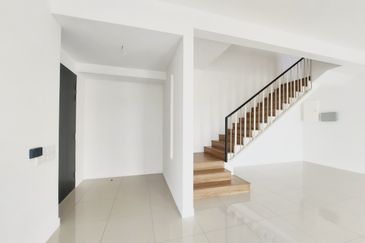 For Sale: Spacious Double Storey Corner Lot House @ Serenia Anira, Sepang