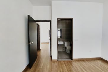 For Sale: Spacious Double Storey Corner Lot House @ Serenia Anira, Sepang