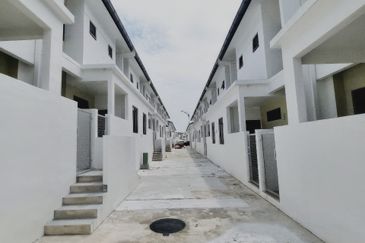 For Sale: Spacious Double Storey Corner Lot House @ Serenia Anira, Sepang