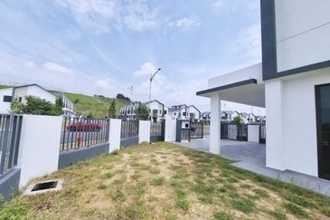 For Sale: Spacious Double Storey Corner Lot House @ Serenia Anira, Sepang