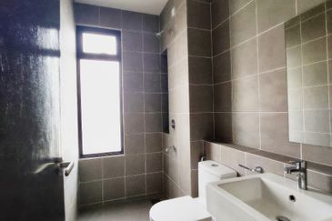 For Sale: Spacious Double Storey Corner Lot House @ Serenia Anira, Sepang