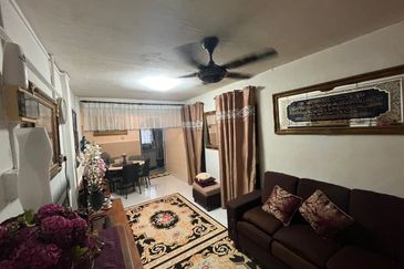 Taman Subang Perdana Flat