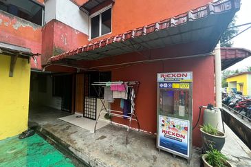 Taman Subang Perdana Flat