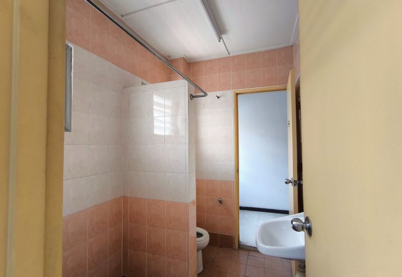 Jalan Uranus U5/128D