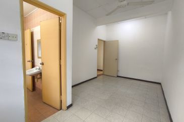 Jalan Uranus U5/128D