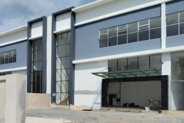 Nilai Semi Detached Factory For Rent