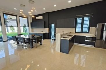 The Country Residency, Seri Alam /  Jalan Rimba X , Bandar Seri Alam  /  Double Storey Bungalow House 