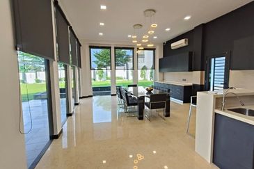 The Country Residency, Seri Alam /  Jalan Rimba X , Bandar Seri Alam  /  Double Storey Bungalow House 