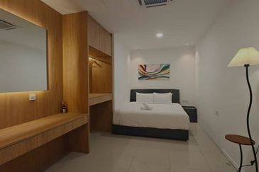 🏡 Suasana Residence Suites @ JB Town 🏡 走路十多分钟就到达新柔关卡‼️楼下就可以吃海底捞的Sausana Suites🤩这个还是稀有款式付送一个比studio还大的560sqft超大阳台的单位🔥全家私单位拎包入住