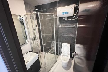 Baypoint @ Country Garden Danga Bay