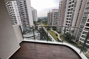 Baypoint @ Country Garden Danga Bay