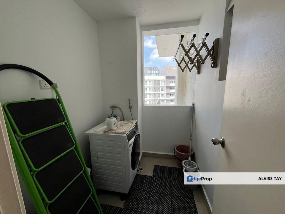 Tropez Residences @ Danga Bay / High Floor / Corner Lot / Good Conditions / 2+1 Bedroom / Pool View , Johor, Johor Bahru