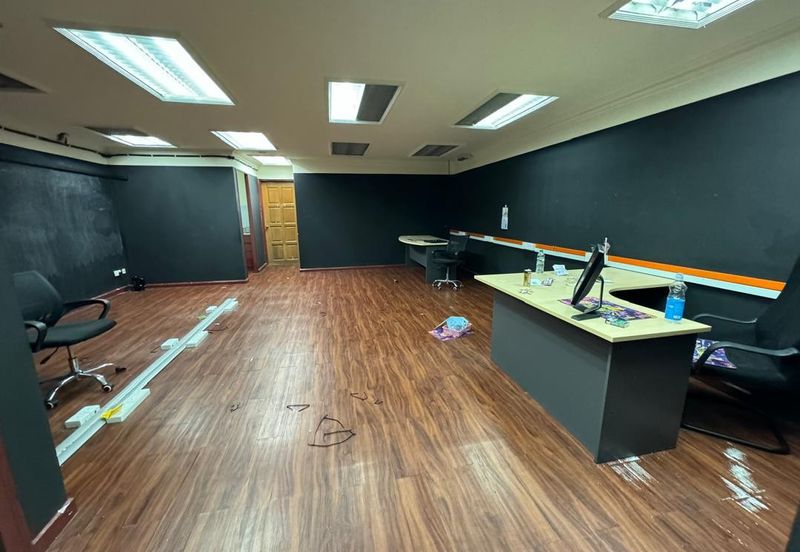 💯 Taman Bukit Kaze @ Ulu Tiram / Double Storey Corner Lot / For Rent 💯 💥💥 新区周围都是住宅区，合適开mini market 💥💥