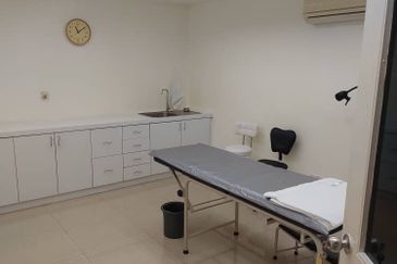 Jalan Harimau Tarum, Taman Century / Double storey shop lot 