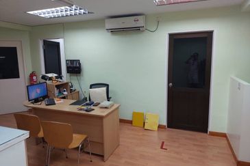 Jalan Harimau Tarum, Taman Century / Double storey shop lot 