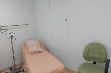 Jalan Harimau Tarum, Taman Century / Double storey shop lot 