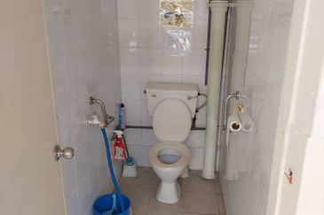 Jalan Harimau Tarum, Taman Century / Double storey shop lot 