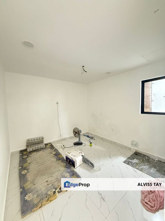 Jalan Banang 7 , Taman Bukit Tiram  / Double Storey / Renovation Unit / For Sale , Johor, Ulu Tiram