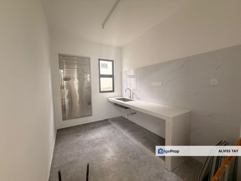  Jalan Lading @ Puteri Wangsa / Double Storey Lowcost / Renovation Unit / For Sale , Johor, Ulu Tiram