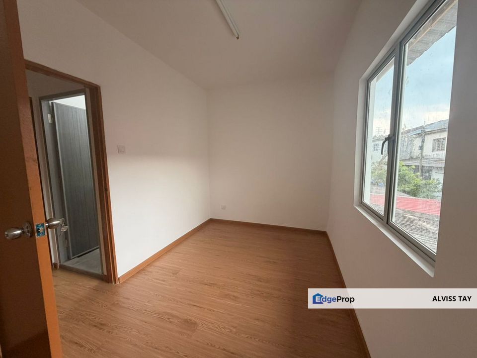  Jalan Lading @ Puteri Wangsa / Double Storey Lowcost / Renovation Unit / For Sale , Johor, Ulu Tiram