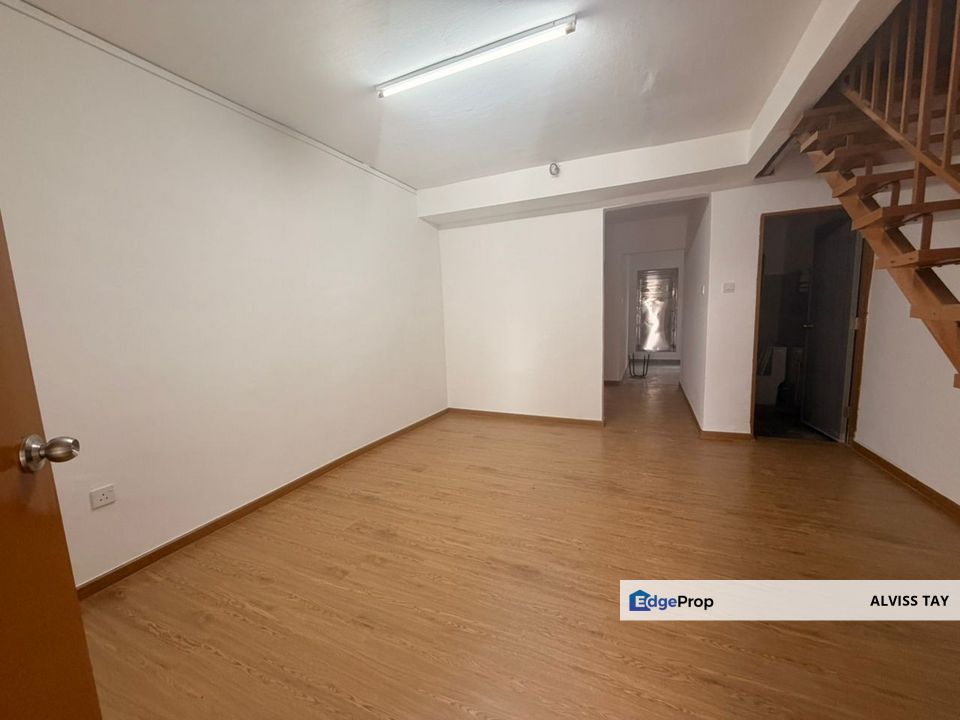  Jalan Lading @ Puteri Wangsa / Double Storey Lowcost / Renovation Unit / For Sale , Johor, Ulu Tiram