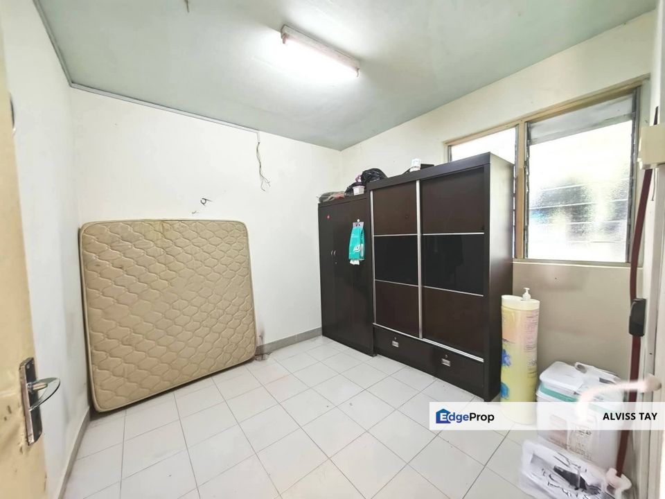  Ungku Tun Aminah / Skudai / Low Cost Flat / Renovation / For Sale , Johor, Johor Bahru
