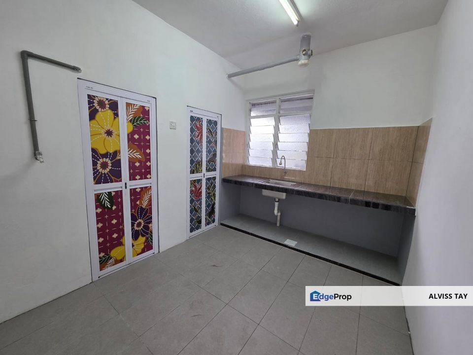 Daya Flat 2房2厕出售🏡 走路可到店面、靠近超市方便吃喝生活用品。🔥也适合投资租金ROI 超过5%🔥, Johor, Johor Bahru