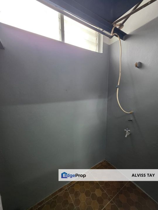 Daya Flat 2房2厕出售🏡 走路可到店面、靠近超市方便吃喝生活用品。🔥也适合投资租金ROI 超过5%🔥, Johor, Johor Bahru