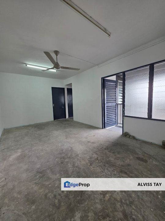 Daya Flat 2房2厕出售🏡 走路可到店面、靠近超市方便吃喝生活用品。🔥也适合投资租金ROI 超过5%🔥, Johor, Johor Bahru