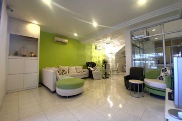 Caryota Square At Setia Tropika 4 / 4 Bedroom / Renovation Unit / Facing South West
